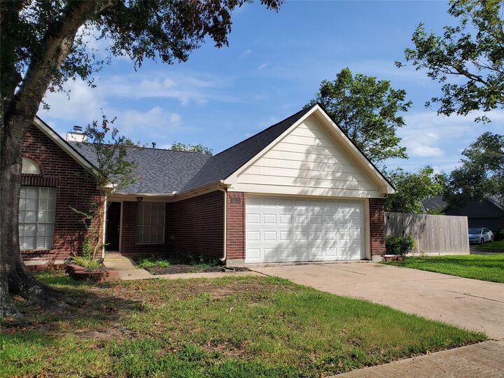 Property Photo:  2215 Lady Leslie Lane  TX 77581 
