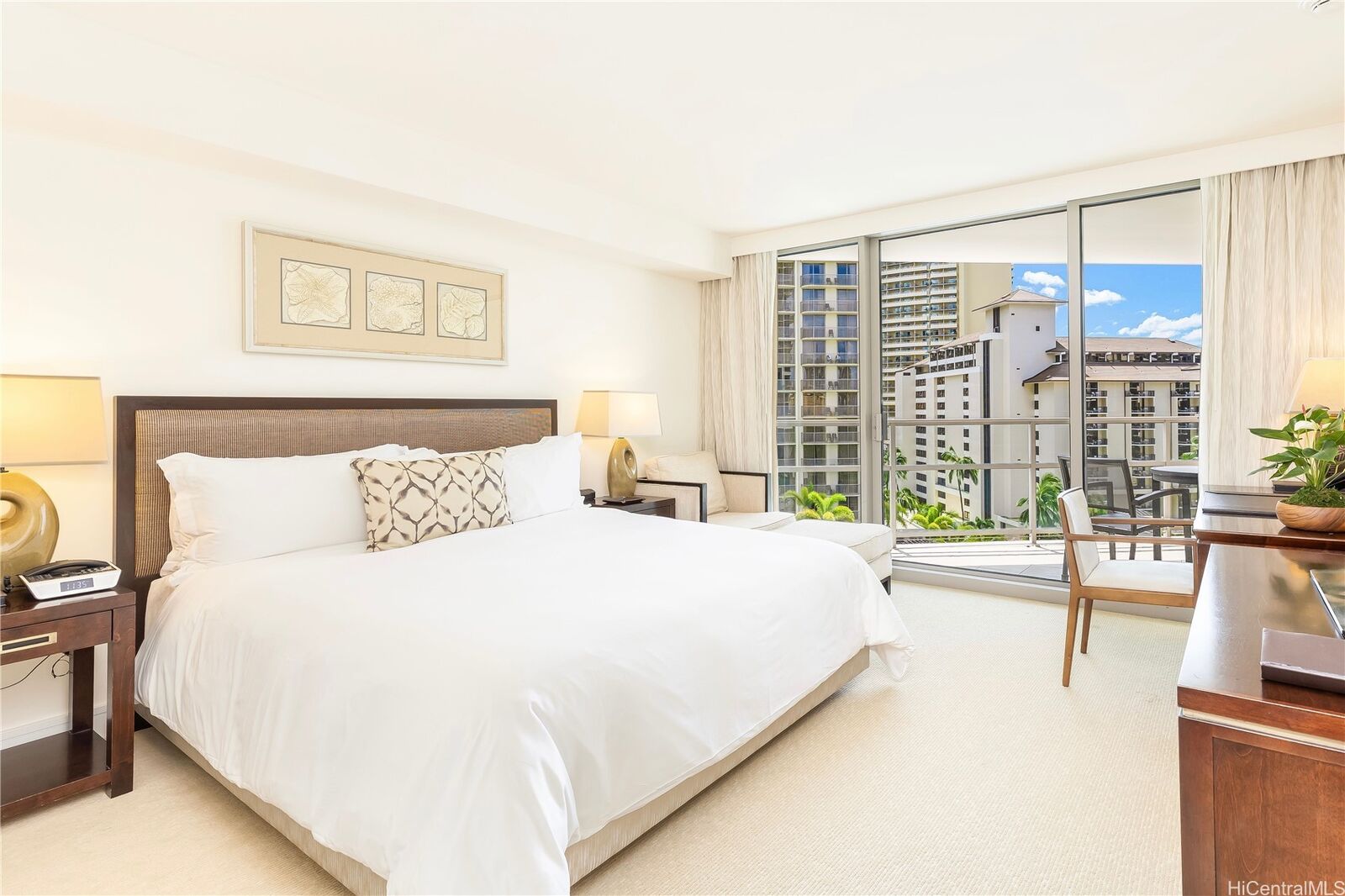 Property Photo:  223 Saratoga Road 1018  HI 96815 