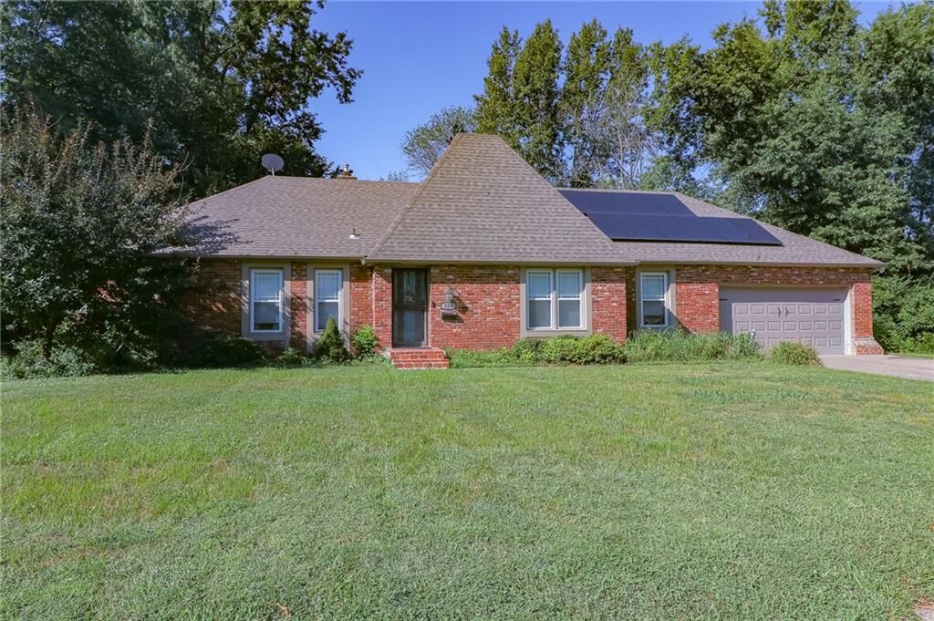 Property Photo:  324 Goodrich Drive  MO 64093 