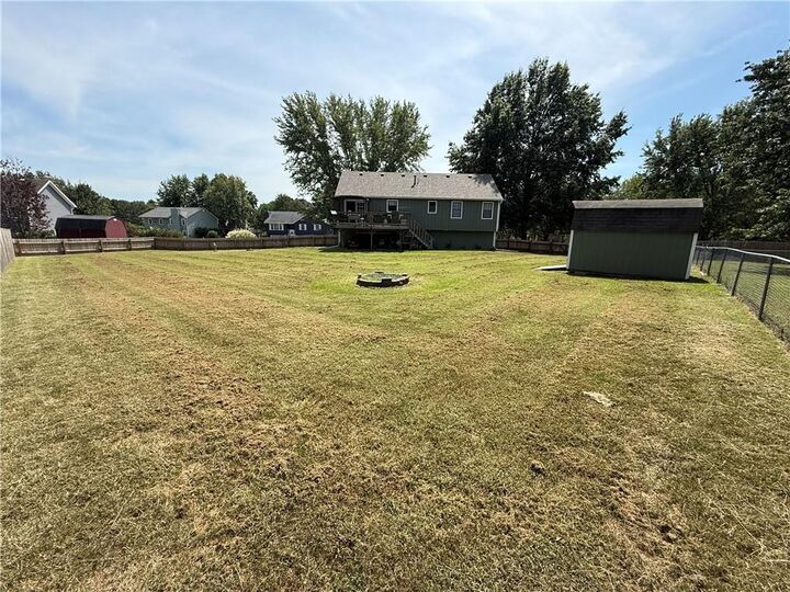 Property Photo: 607 SE 120 Rd Road MO 64093