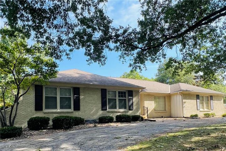 Property Photo: 7500 W 99th Terrace KS 66212