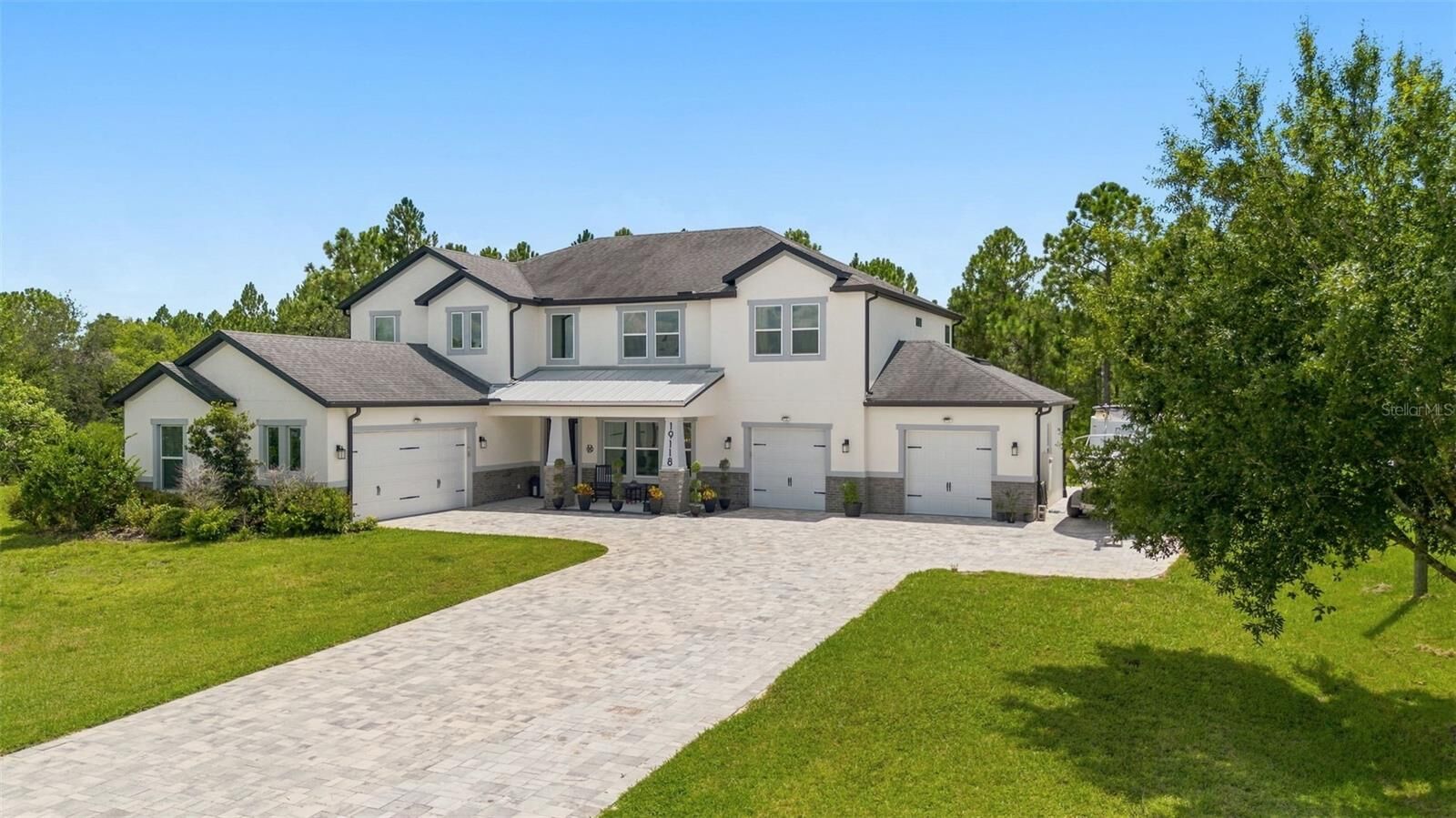 Property Photo: 19118 Palmland Street FL 32833
