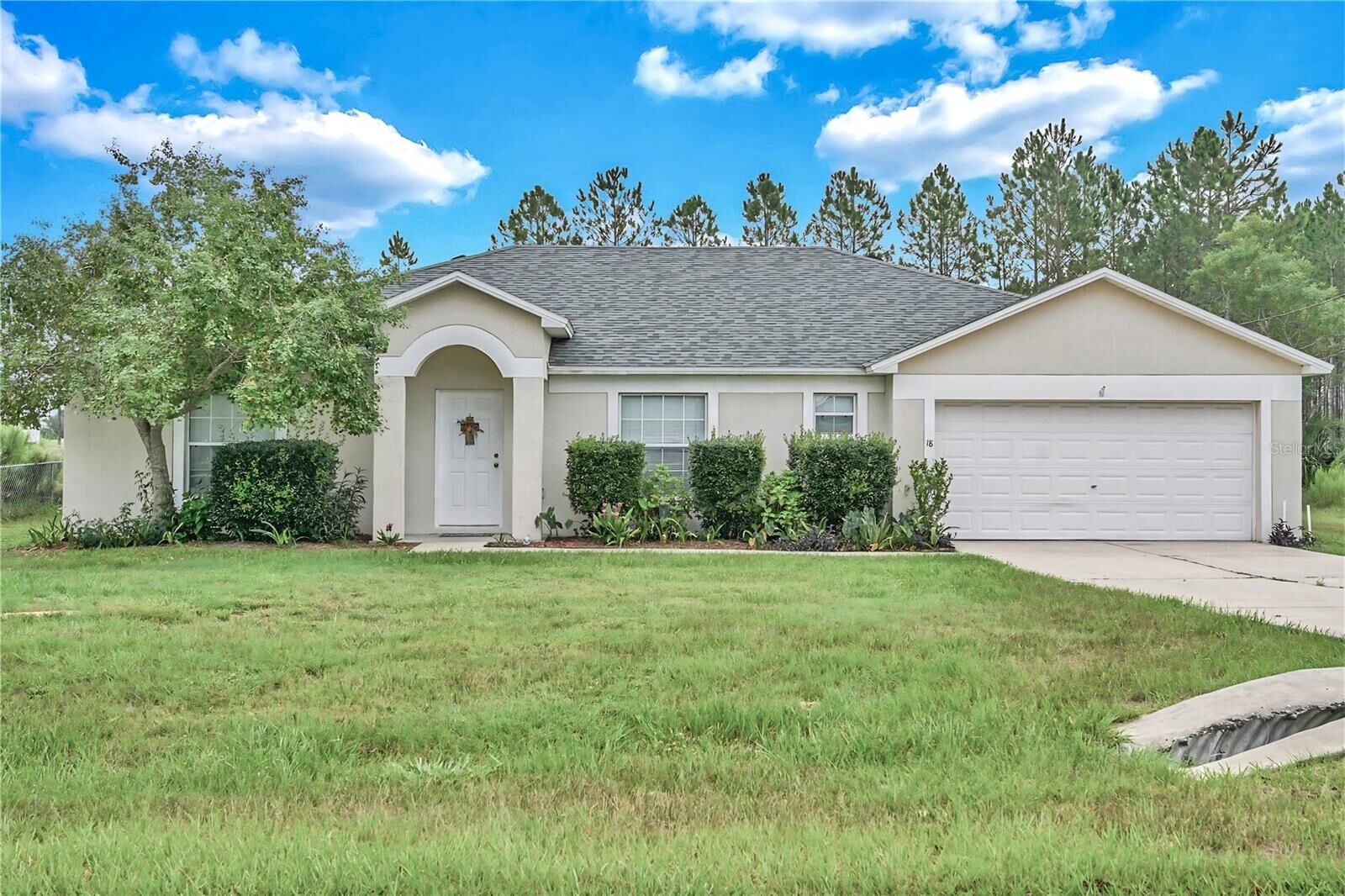 Property Photo:  18 Juniper Loop Drive  FL 34480 
