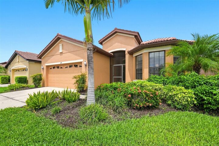 Property Photo:  229 Silver Falls Drive  FL 33572 