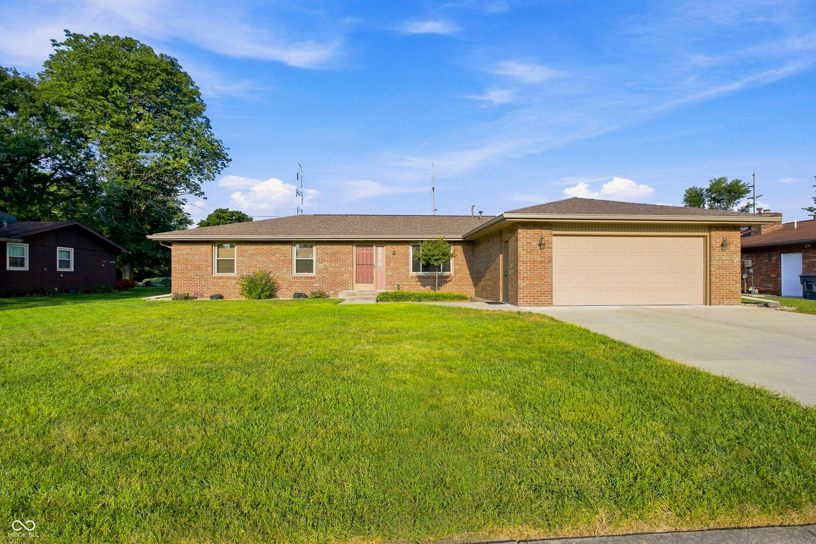 Property Photo:  3260 Woodcrest Court  IN 47203 