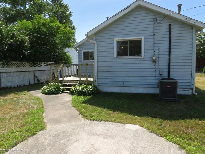 Property Photo: 831 E Guthrie Avenue MI 48071