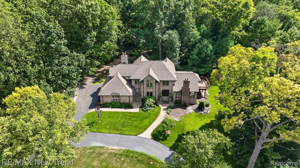 Property Photo:  561 Valley Drive  MI 48381 3381 