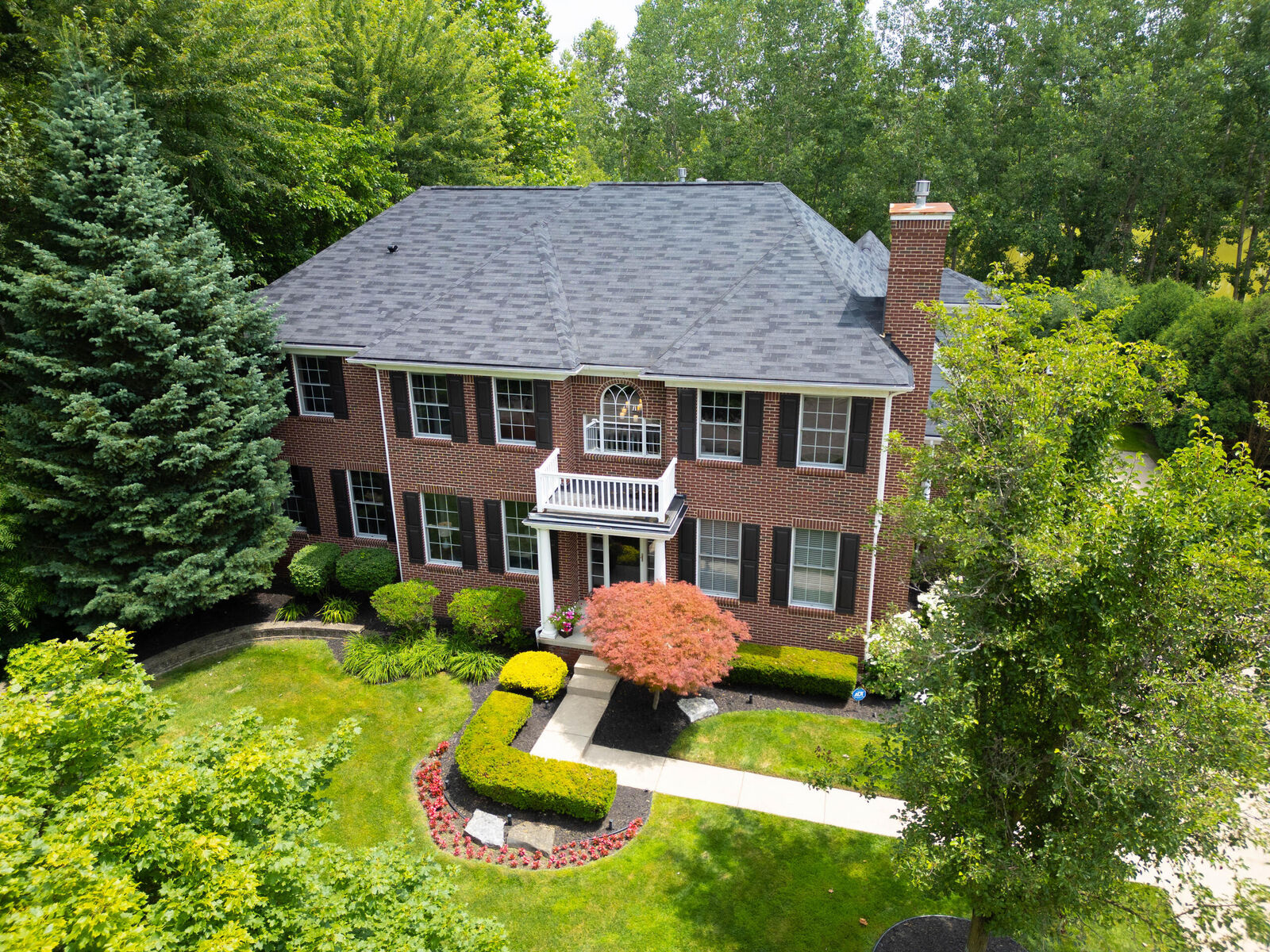 Property Photo: 613 Aylesbury Court MI 48187