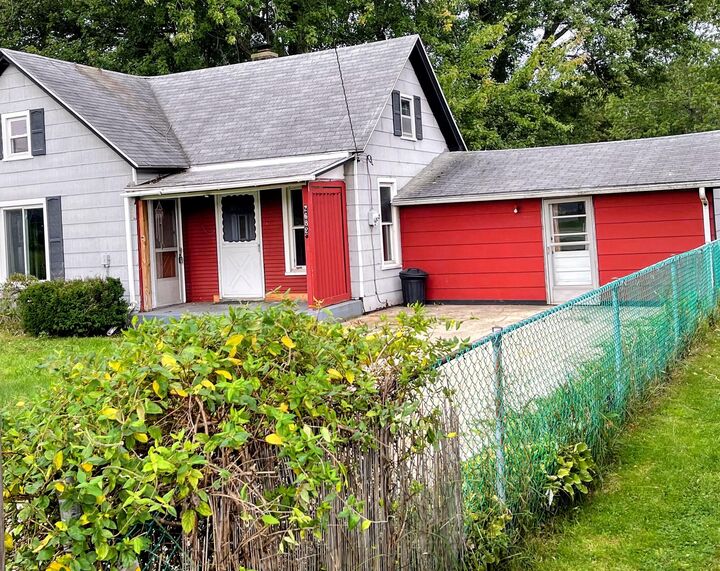 Property Photo: 2632 Lincoln Avenue MI 49085