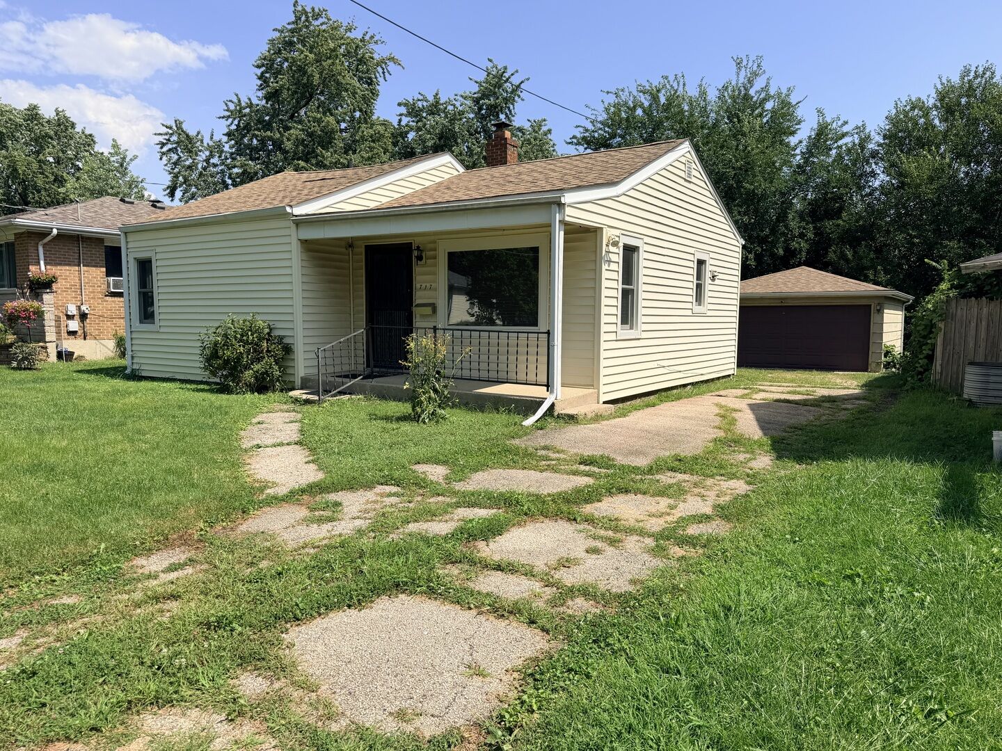 Property Photo: 717 N May Street IL 60506