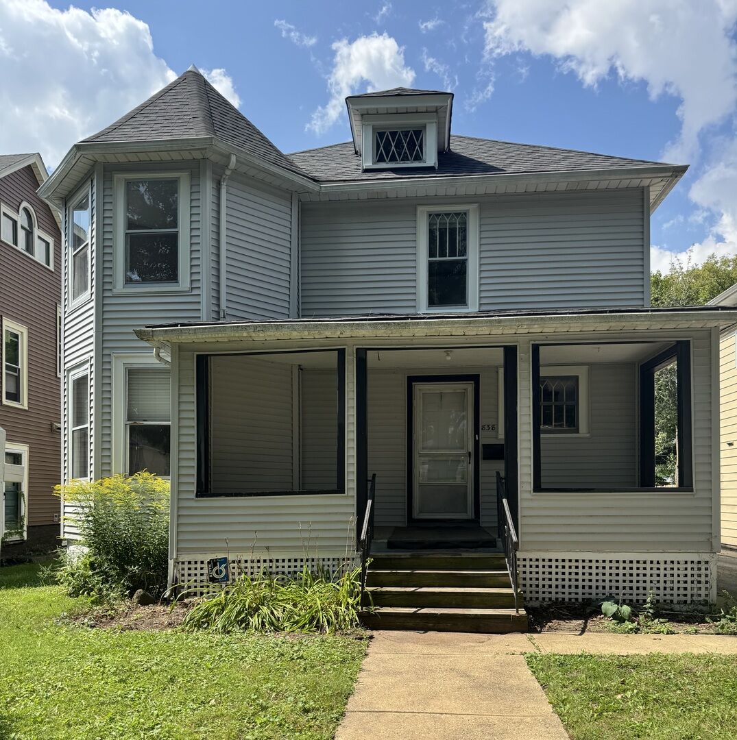 Property Photo: 838 Hickory Street IL 60085