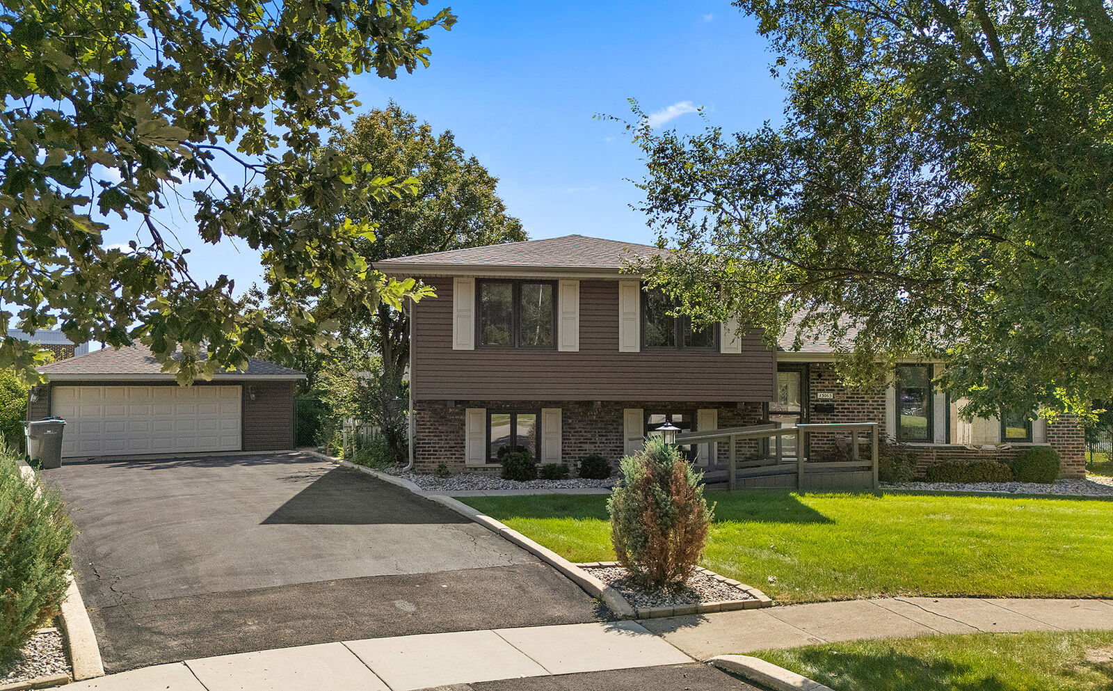 Property Photo:  15065 Avenida Del Este Street  IL 60462 