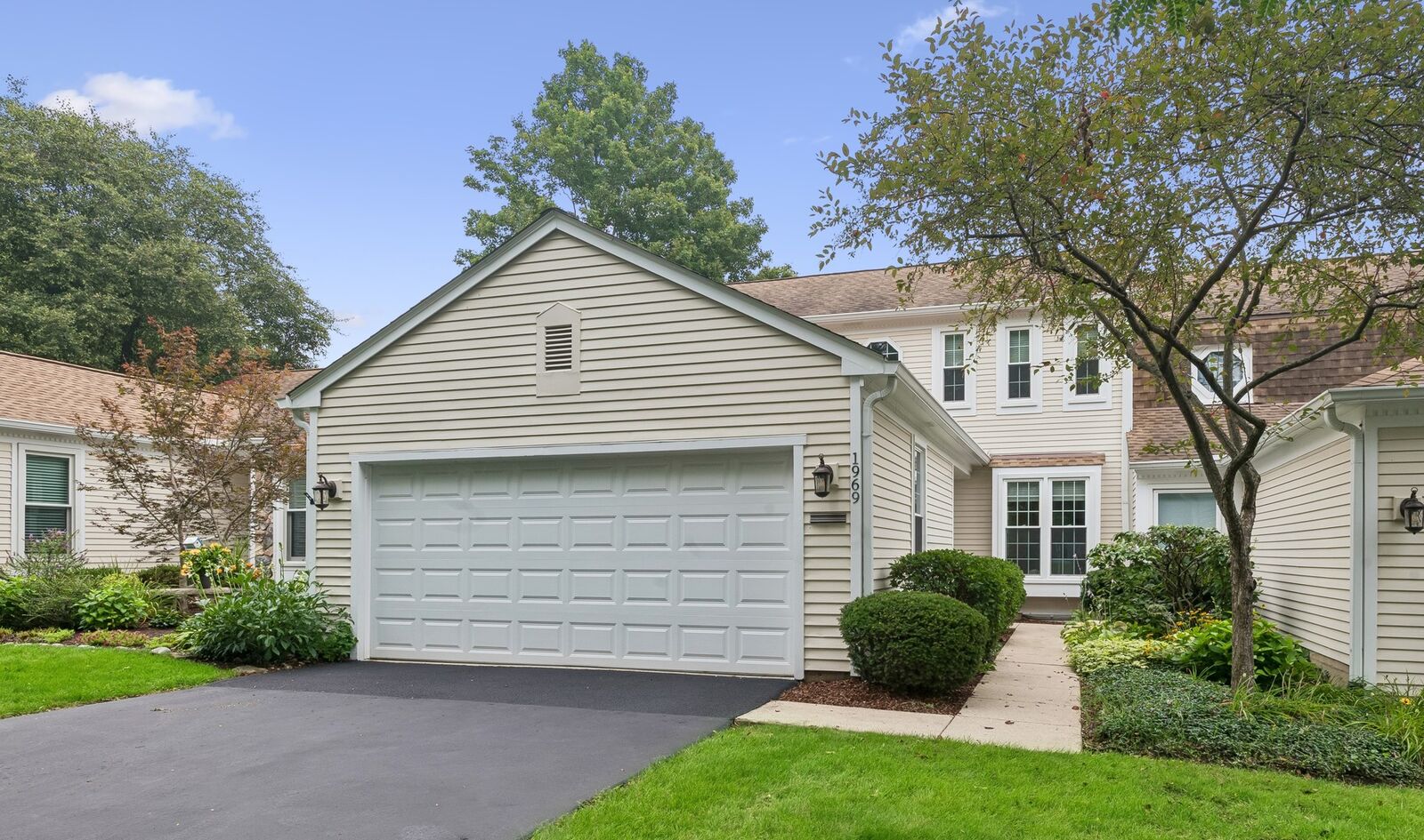 Property Photo:  1969 Wexford Circle  IL 60189 
