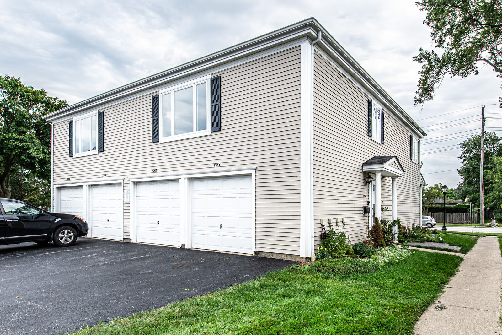 Property Photo:  724 E Old Willow Road 104D  IL 60070 
