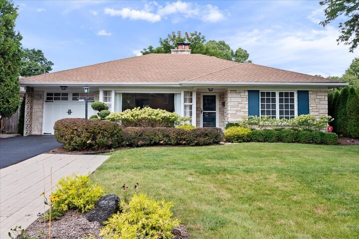 Property Photo: 6618 N Lightfoot Avenue IL 60646