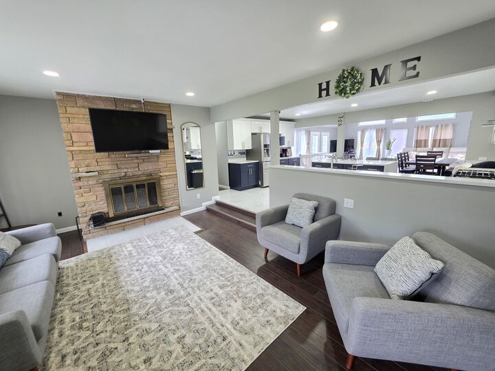 Property Photo: 2301 Greenbriar Lane IL 60046