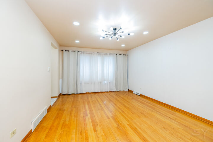 Property Photo: 6023 S Parkside Avenue IL 60638