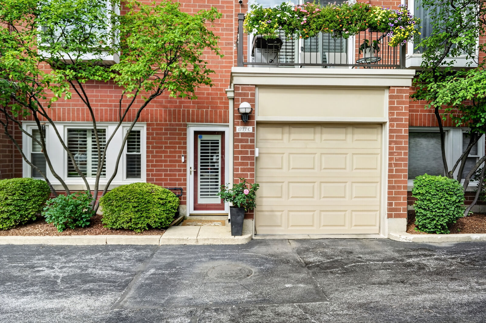 Property Photo: 1777 W Altgeld Street C IL 60614