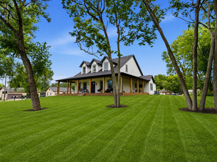 Property Photo: 1640 Daviess Avenue IL 60441