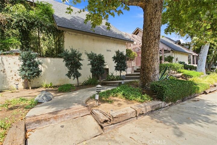 Property Photo:  18631 Collins 30  CA 91356 