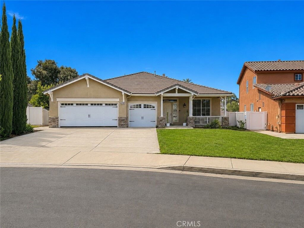 Property Photo:  13810 Cheina Court  CA 92883 