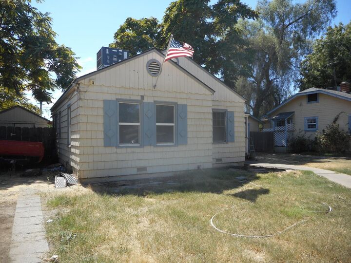 Property Photo: 52 W 25 Street CA 95340