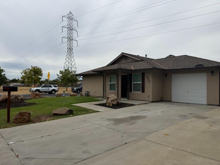 Property Photo:  3901 Natoma Way  CA 95838 