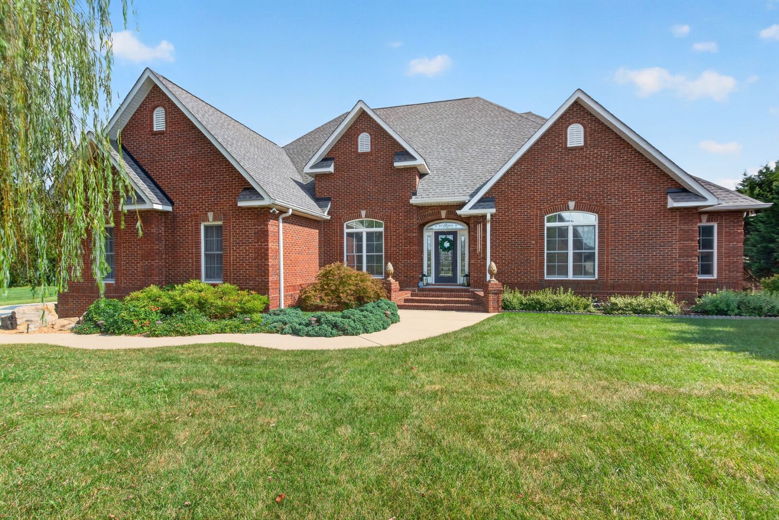 Property Photo: 413 Settlers Trce TN 37388
