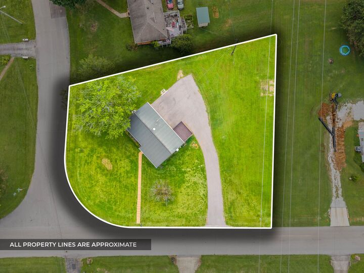 Property Photo:  201 W Meadow Dr  TN 37043 