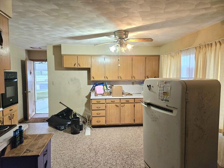 Property Photo:  906 Cedar St  IA 52761 