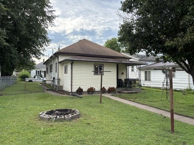 Property Photo: 1606 Indiana IA 52761