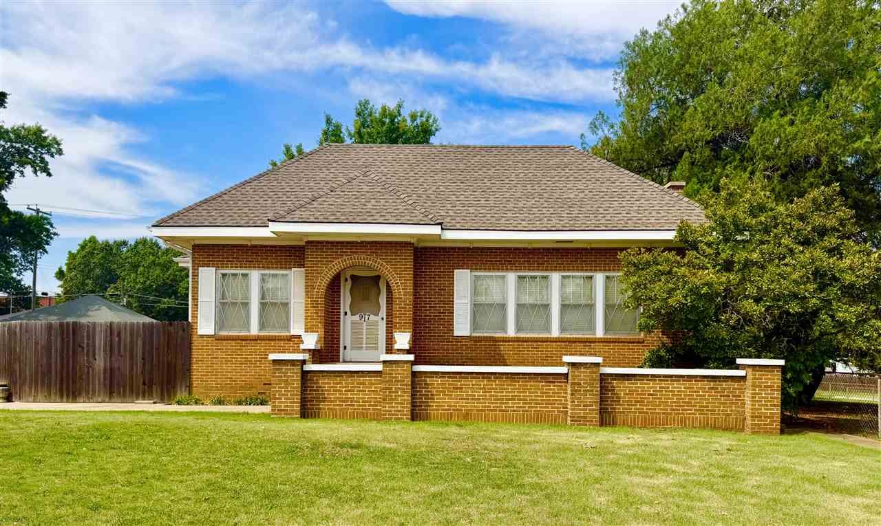 Property Photo: 917 S Main Street OK 74631