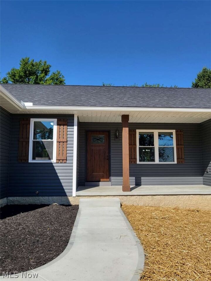 Property Photo: 1175 Cyril Avenue SW OH 44647