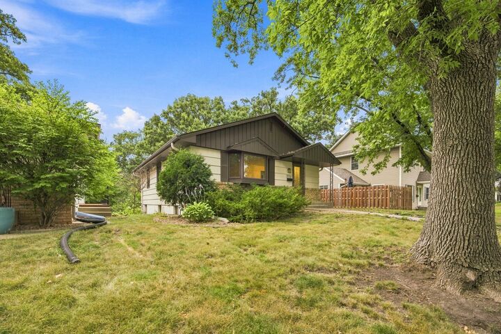 Property Photo: 7720 Edgebrook Drive MN 55426