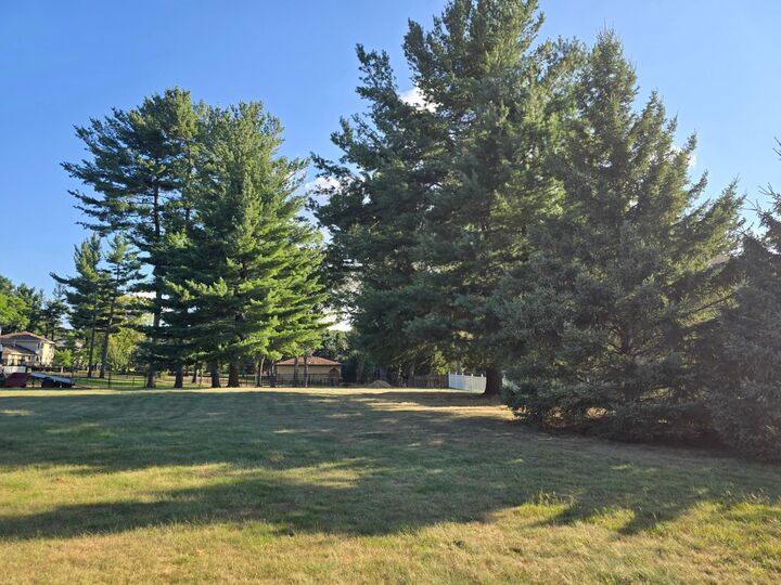 Property Photo:  560 Fisher Cir  MN 55127 