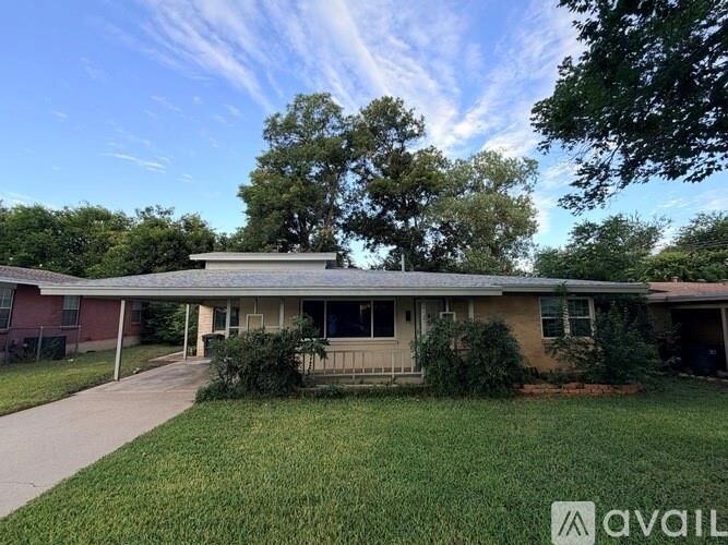 Property Photo: 4925 Lubbock Avenue TX 76115