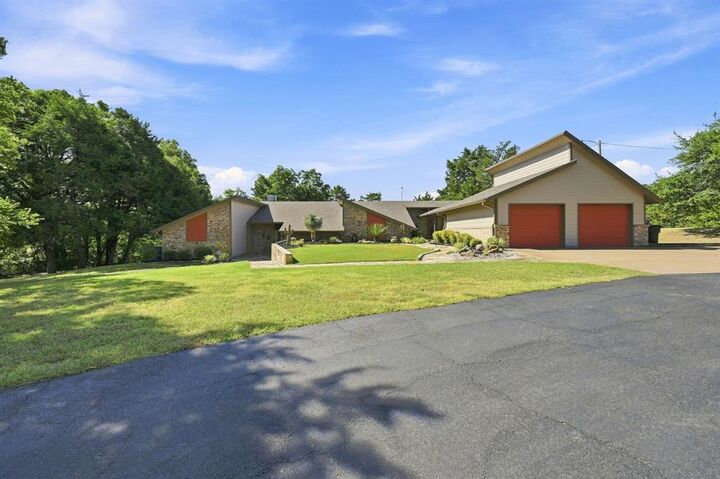 Property Photo:  3840 Mockingbird Lane  TX 76065 