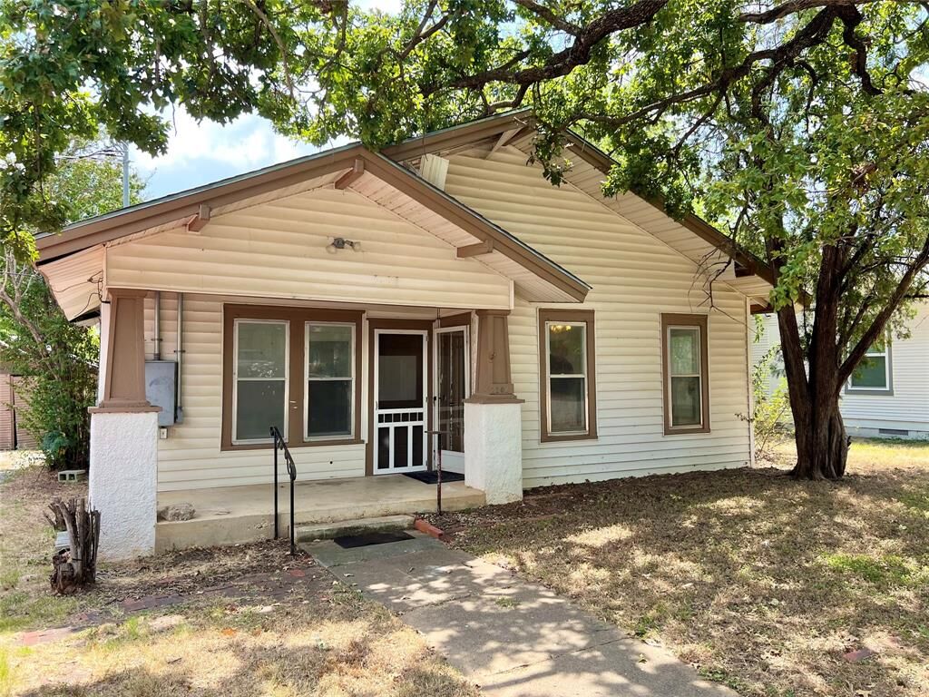 Property Photo: 2202 Avenue E TX 76801