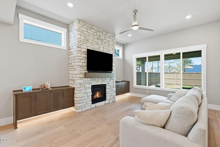 Property Photo: 3030 NW Celilo Lane OR 97703