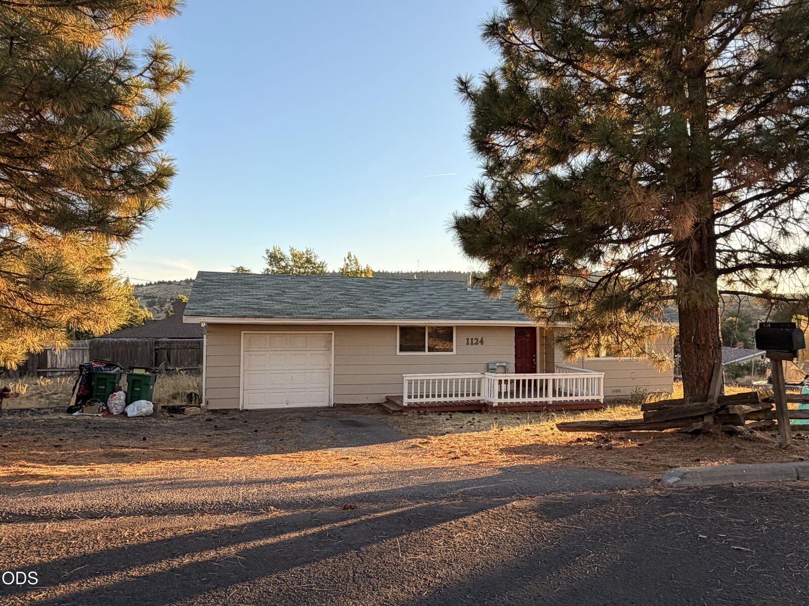 Property Photo:  1124 N 7th Street  OR 97601 