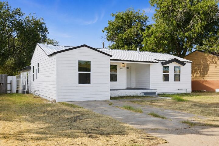 Property Photo: 505 35th St TX 79762