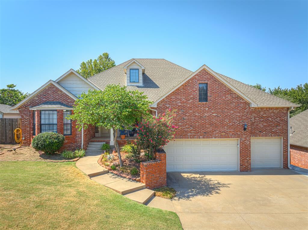 Property Photo:  2601 Ashebriar Lane  OK 73034 