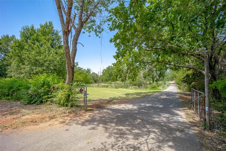 Property Photo:  1011 Cedar Drive  OK 73010 