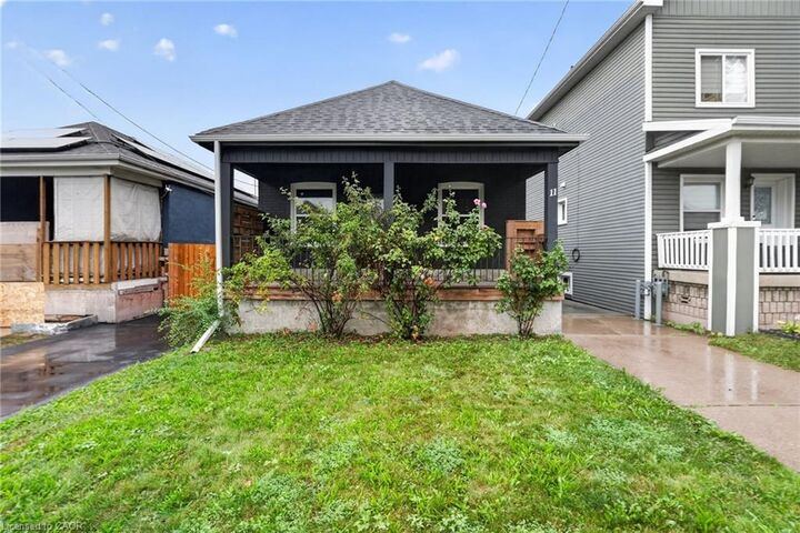 Property Photo:  11 Craigmiller Avenue  ON L8L 3H9 