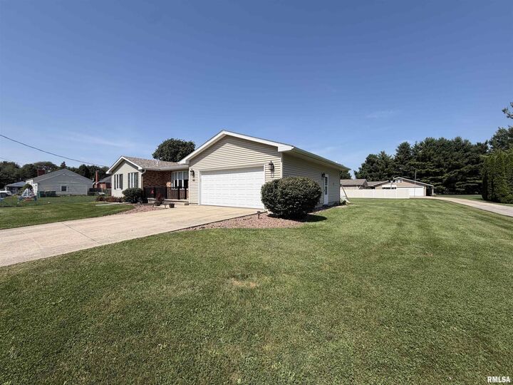 Property Photo: 973 Johnston Street IL 61401