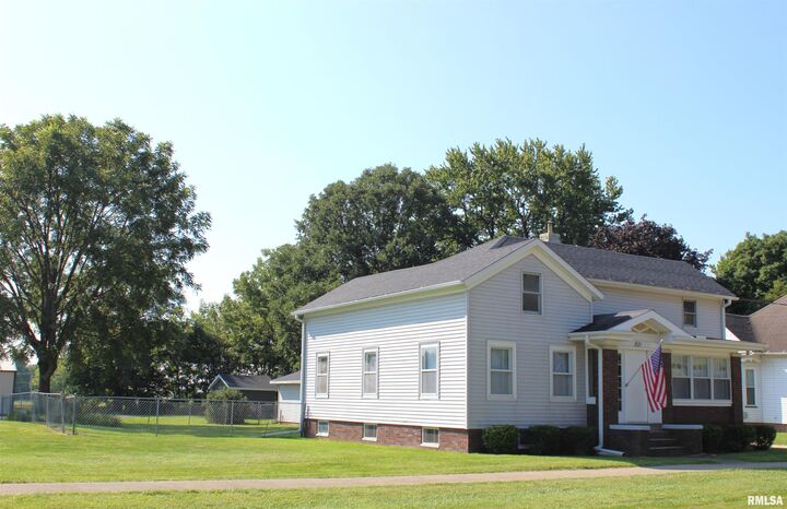 Property Photo:  201 N Station Street  IL 61414 