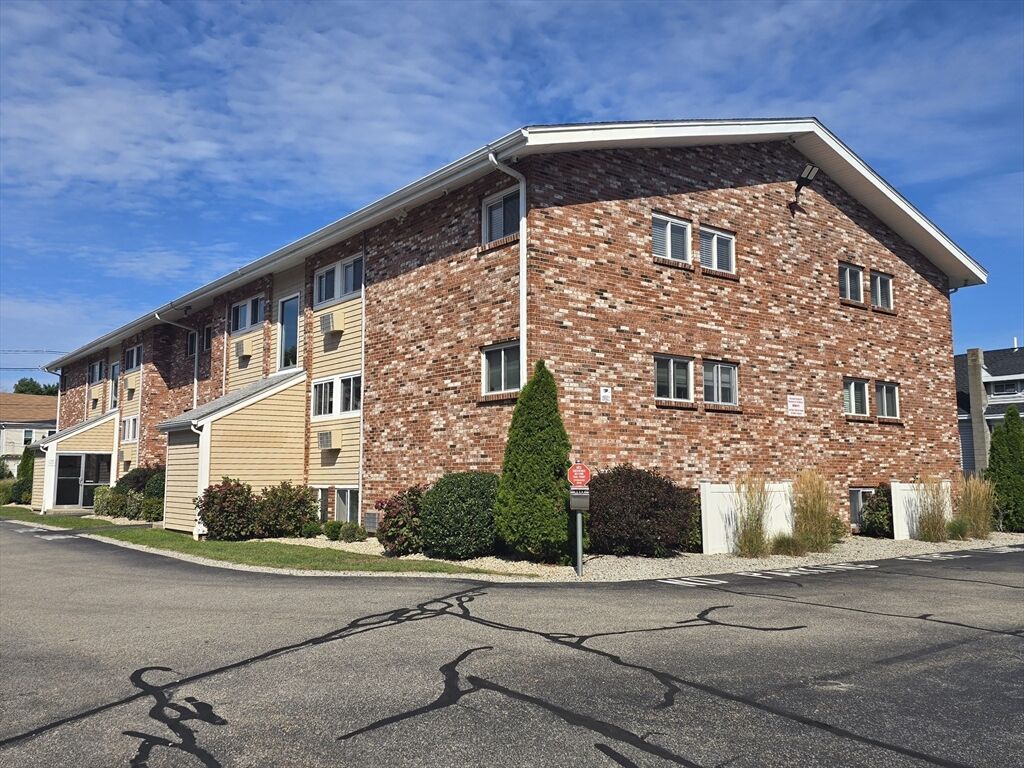 Property Photo: 720 Main St 4 MA 02190