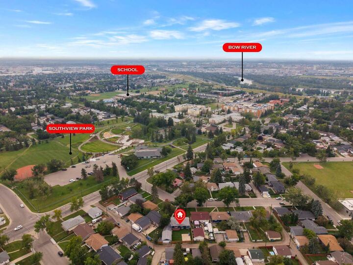 Property Photo:  2524 Southwood Drive SE  AB T2B 1S5 