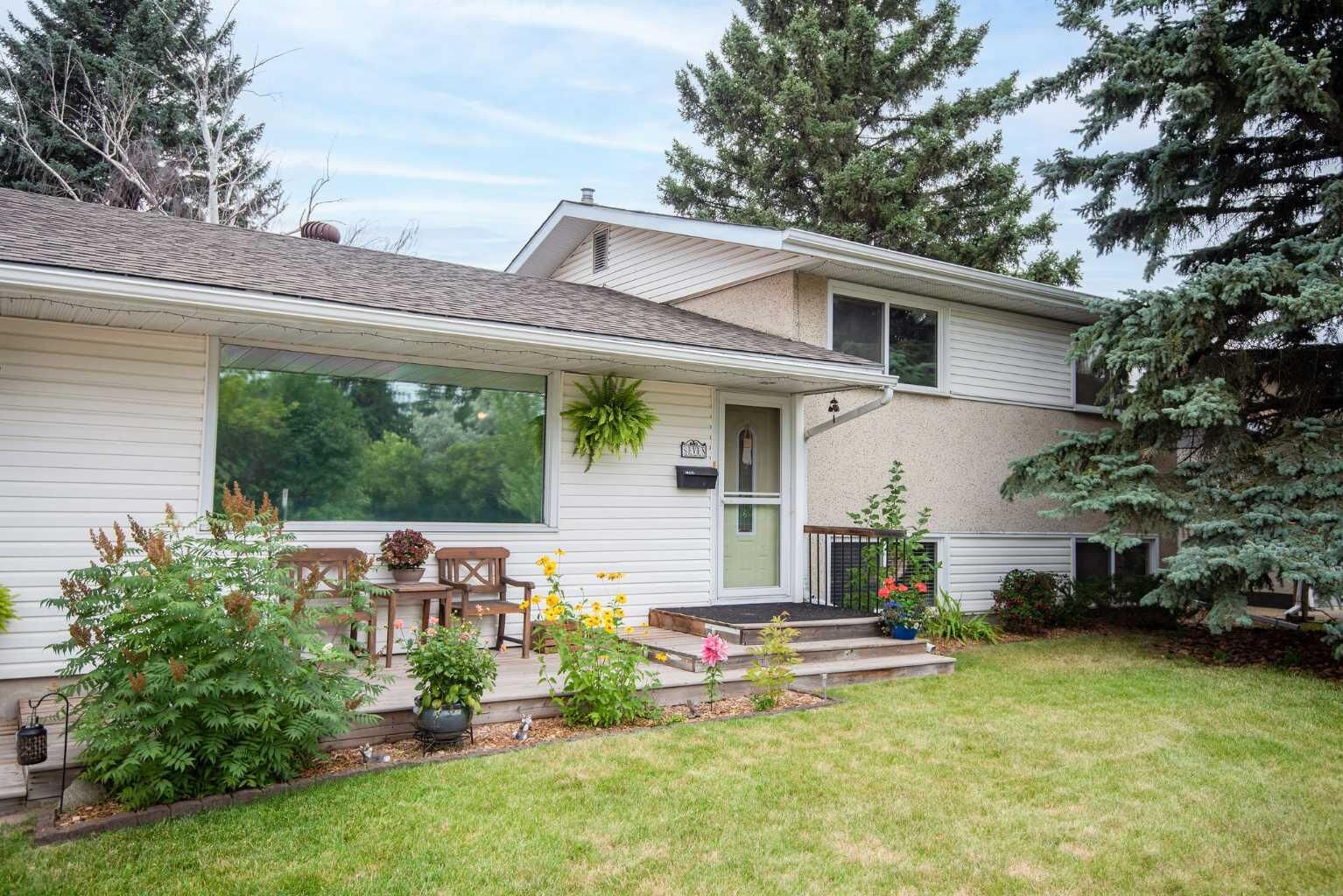 Property Photo:  7 Martin Close  AB T4N 0G9 