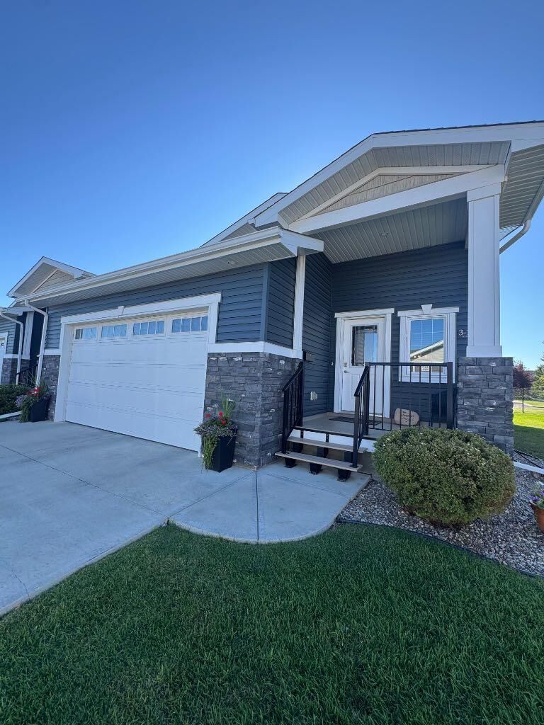 Property Photo:  189 Fairmont Boulevard S 3  AB T1K 7E8 